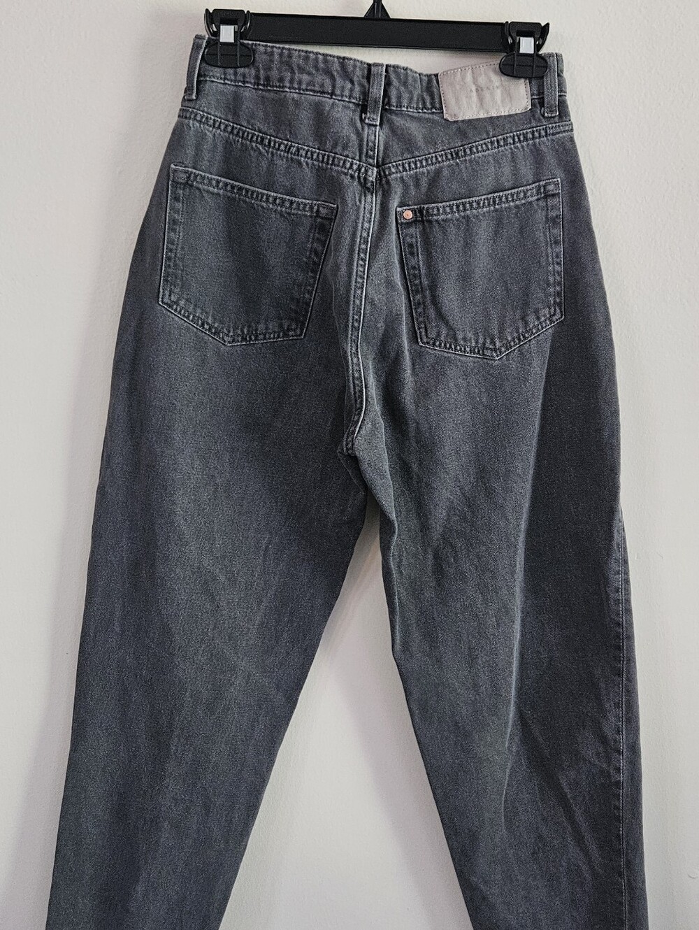 &DENIM Loose Mom High-Rise Jeans in Light Gray